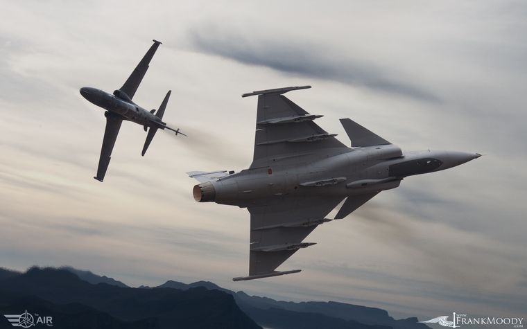 South African Air Force Gripen and Hawk jets during dissimilar air combat training, photograph by Frank Moody
